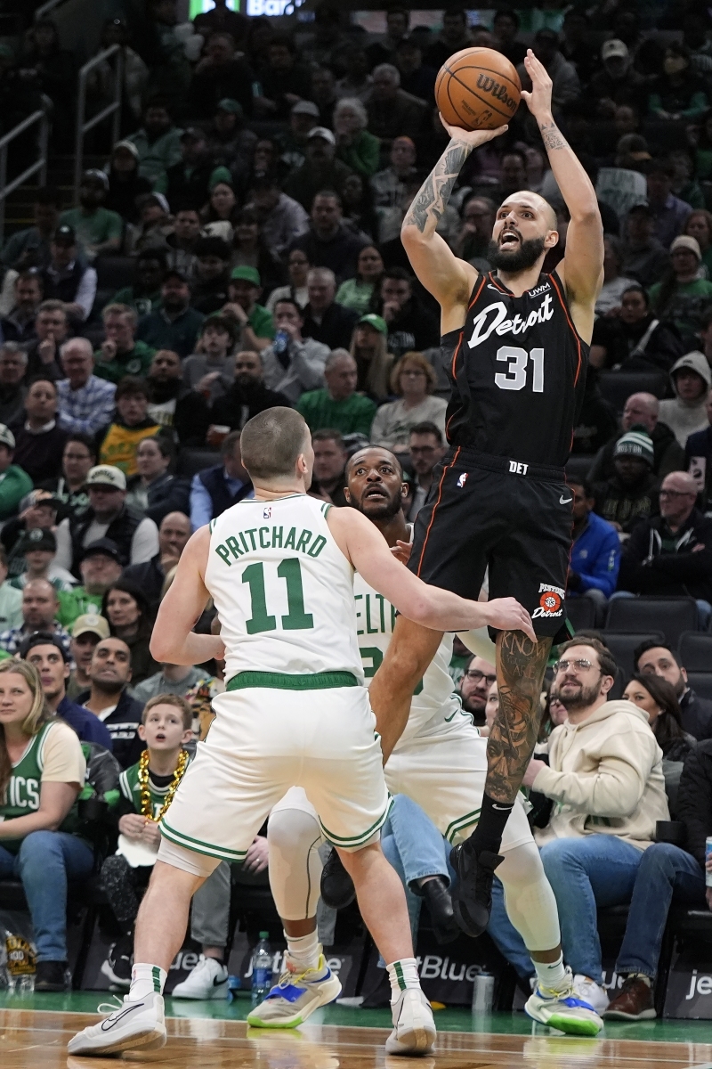 包含败北首场状态出色，热火观众沸腾！，浓眉哥重返赛场上演精彩一战的词条-九游官网